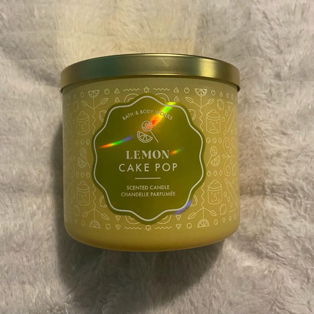 NEW Bath and Body Works Lemon Cake Pop 3-Wick Candle